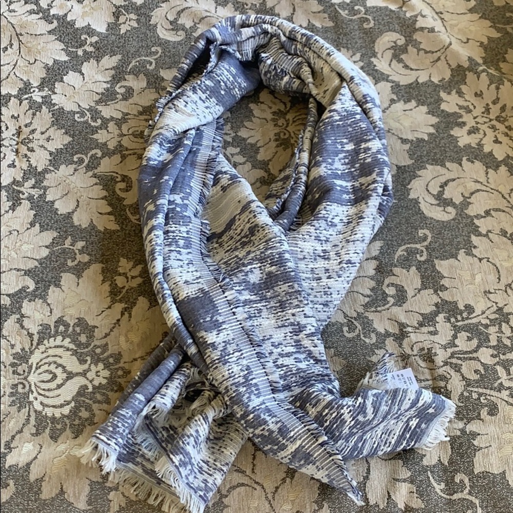 Stella & dot scarf
